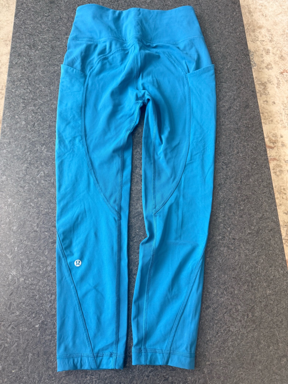 Lululemon Size 6 Cropped Leggings with Pockets